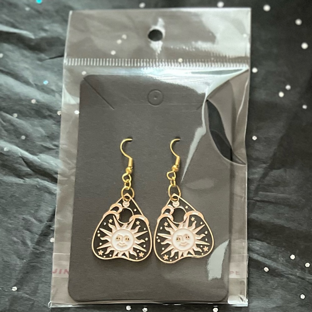 Ouija Planchette Gold Tone Sun Face Earrings New in Package
